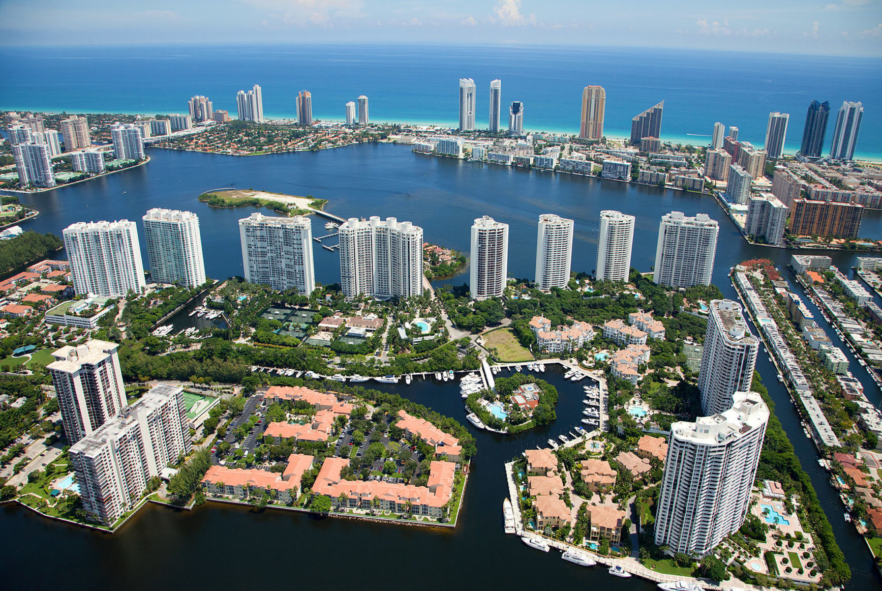 Discover three neighborhoods in Miami for housing and investment